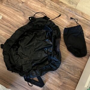 Surf wetsuit bag for changing and carrying wetsuit